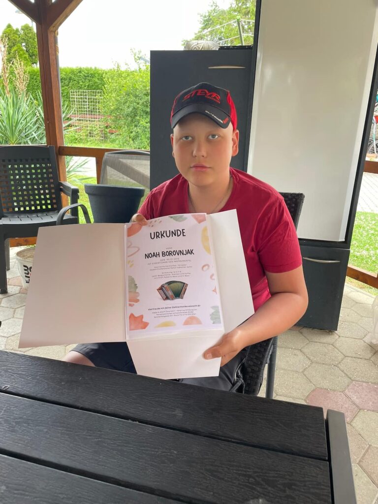 make-a-wish-oestserreich_erfuellte-wuensche_noah-ziehharmonika_04