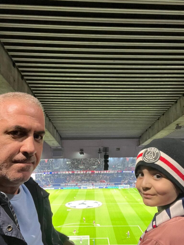 make-a-wish-oesterreich_erfuellte-wuensche_Nikoloz05 Nikoloz im Stadion von Paris Saint Germain