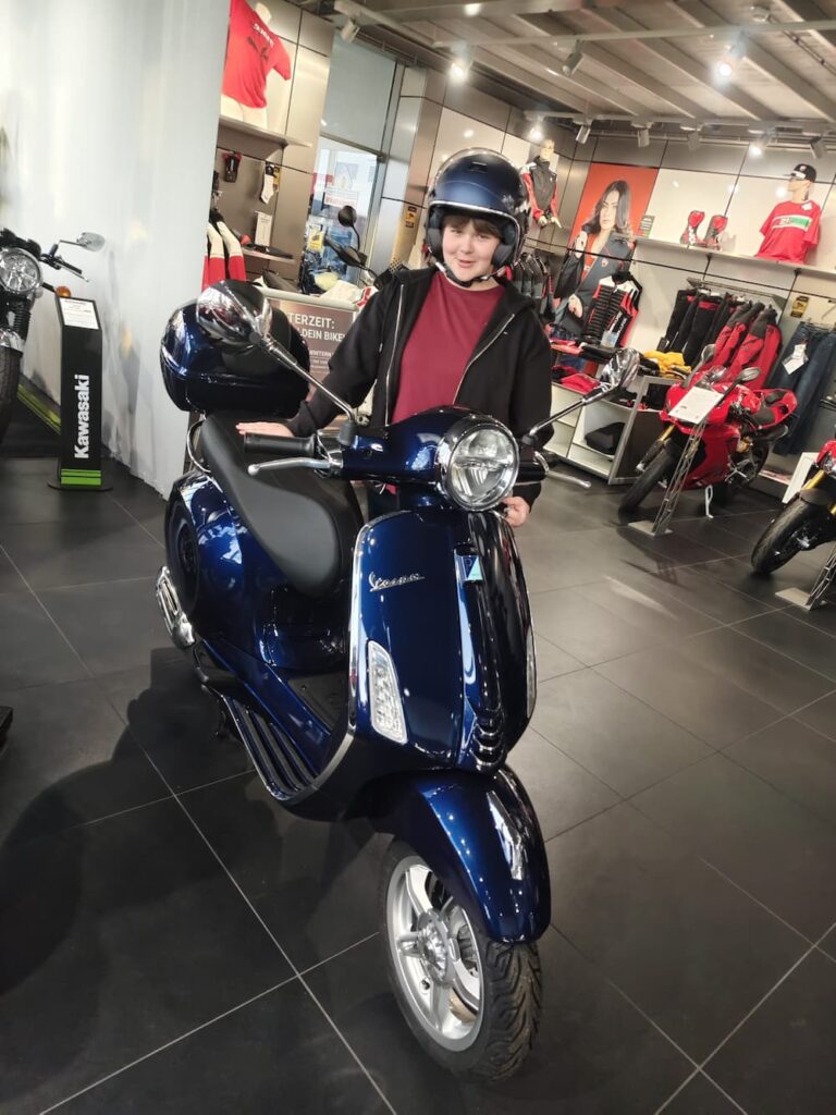 make-a-wish-oesterreich_erfuellte-herzenswuensche_amely_vespa_07 Amely Vespa