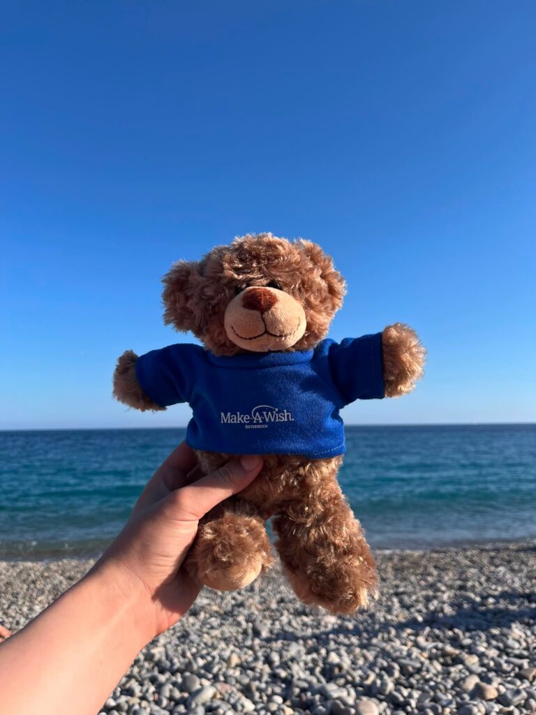 make-a-wish-oesterreich_erfuellte-herzenswuensche_lmola_nizza_05 Make A Wish Teddy an der Côte d‘Azur