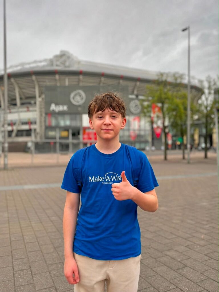 make-a-wish-oesterreich_erfuellte-herzenswuensche_julian_ajax_08 make-a-wish-oesterreich_erfuellte-herzenswuensche_julian_ajax fußballverein