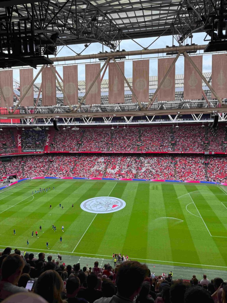 make-a-wish-oesterreich_erfuellte-herzenswuensche_julian_ajax_09 make-a-wish-oesterreich_erfuellte-herzenswuensche_julian_ajax fußballverein